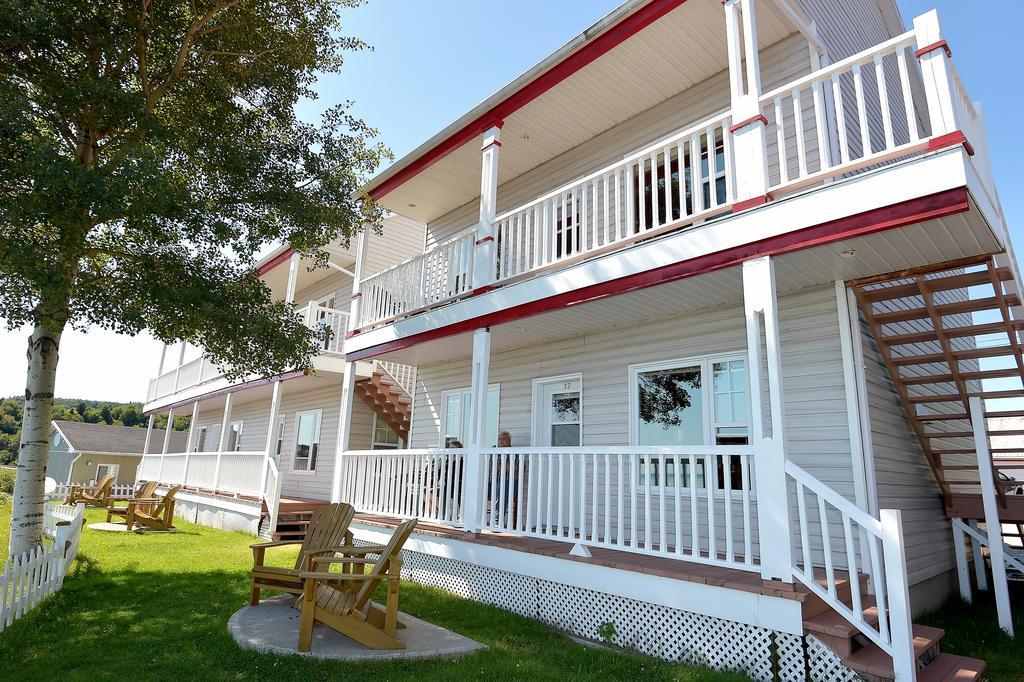 Motel Et Chalets Bo-Fleuve Evangeline Saint-Siméon エクステリア 写真