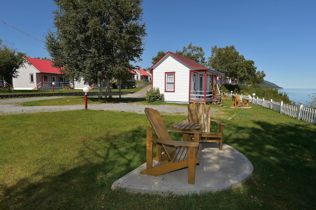 Motel Et Chalets Bo-Fleuve Evangeline Saint-Siméon エクステリア 写真