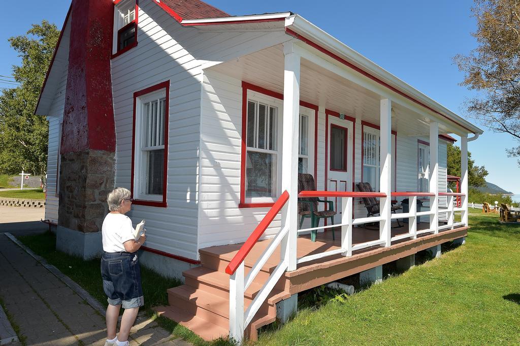 Motel Et Chalets Bo-Fleuve Evangeline Saint-Siméon エクステリア 写真