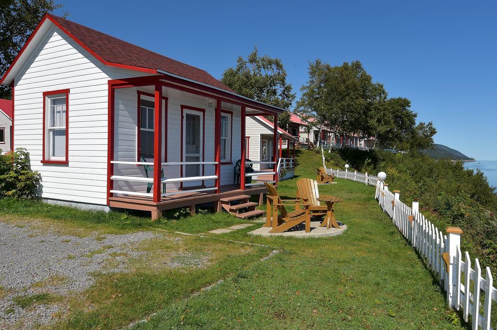 Motel Et Chalets Bo-Fleuve Evangeline Saint-Siméon エクステリア 写真
