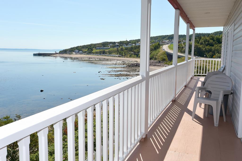Motel Et Chalets Bo-Fleuve Evangeline Saint-Siméon エクステリア 写真