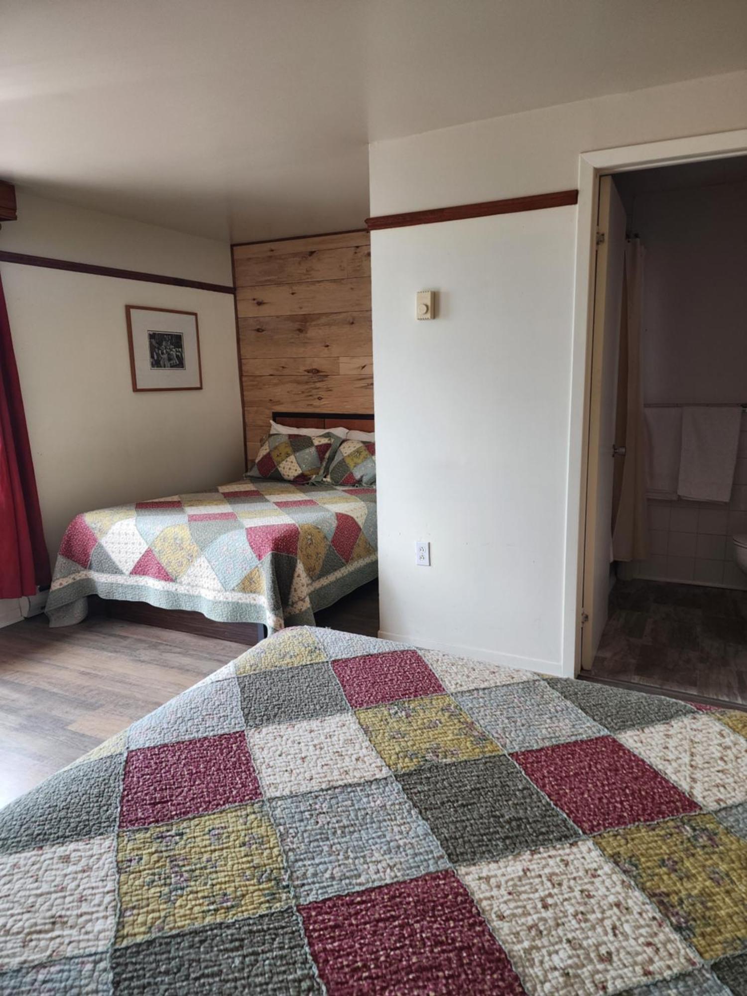 Motel Et Chalets Bo-Fleuve Evangeline Saint-Siméon エクステリア 写真
