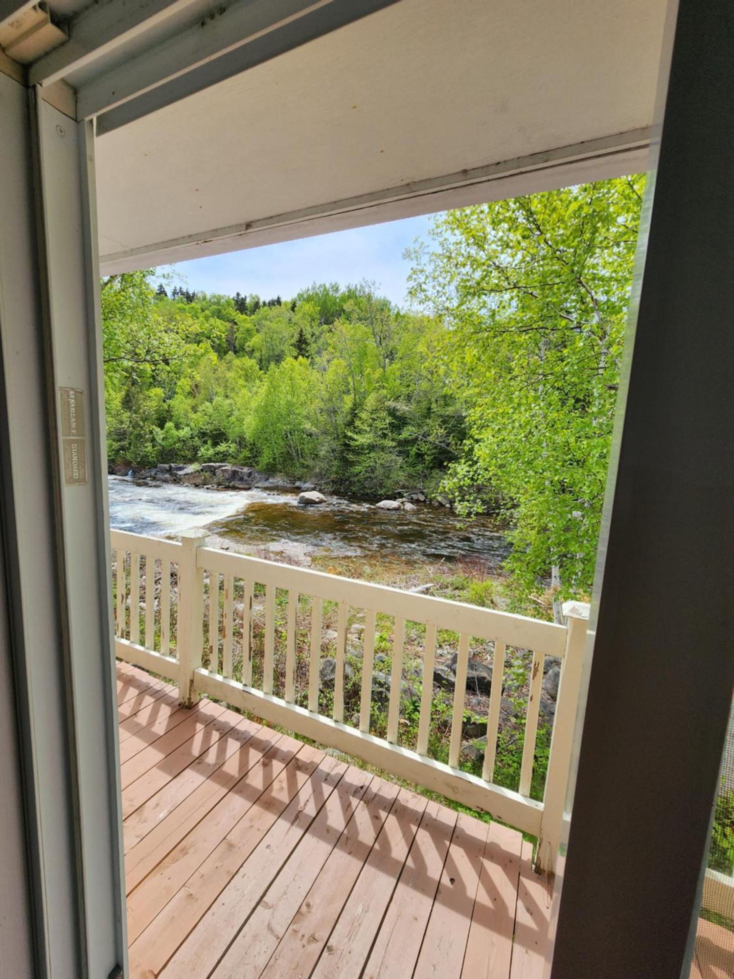 Motel Et Chalets Bo-Fleuve Evangeline Saint-Siméon エクステリア 写真