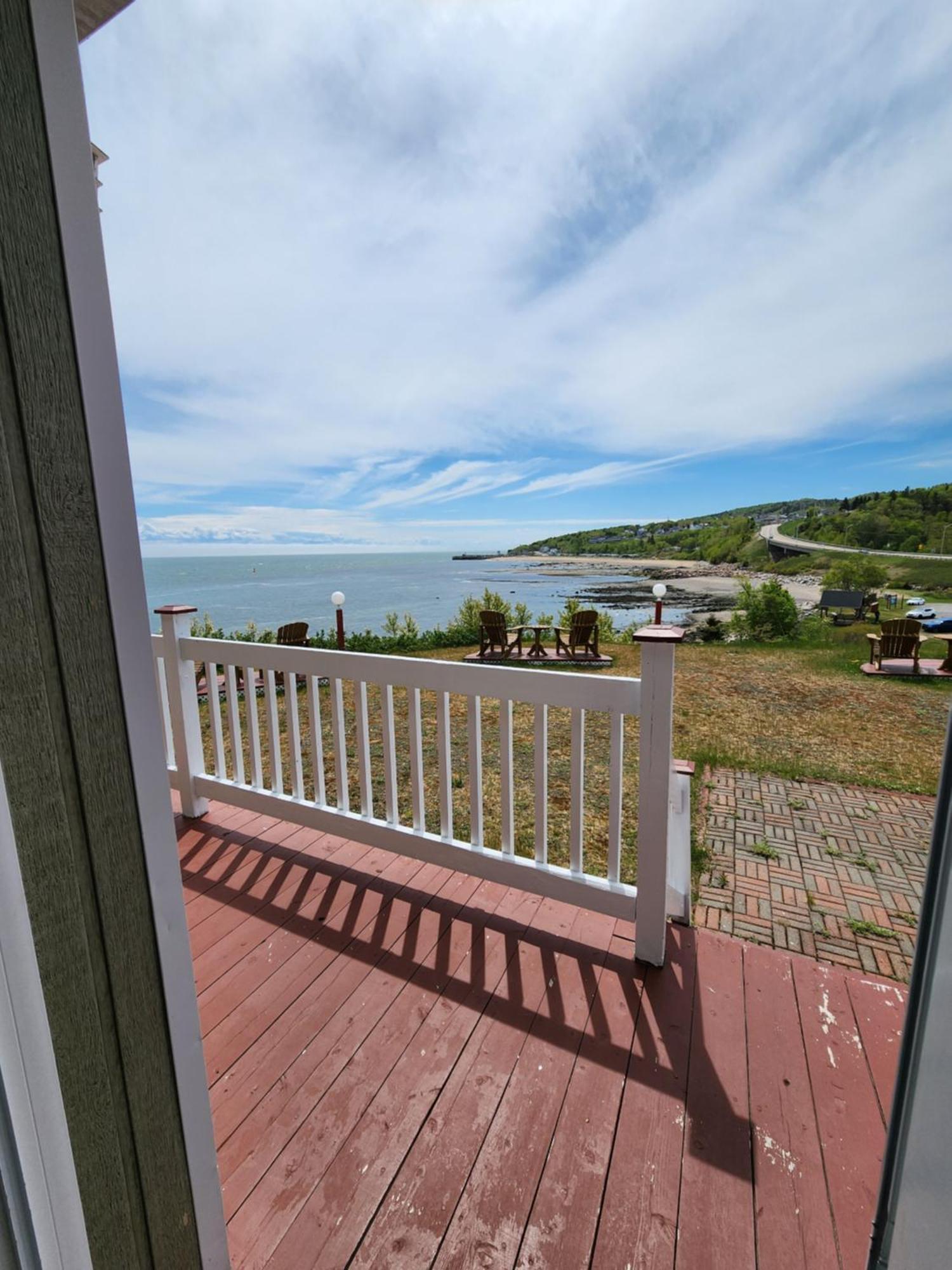 Motel Et Chalets Bo-Fleuve Evangeline Saint-Siméon エクステリア 写真