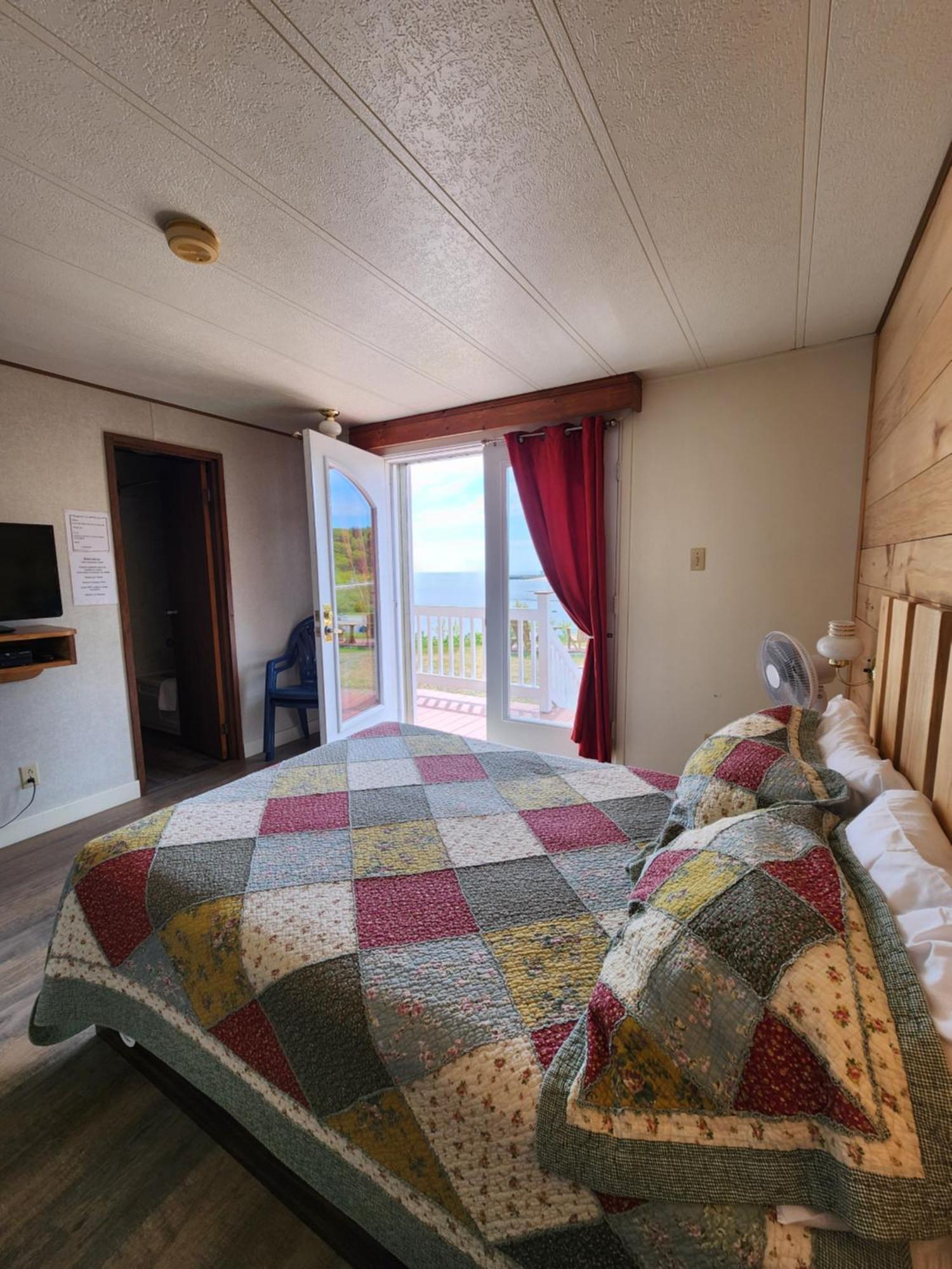 Motel Et Chalets Bo-Fleuve Evangeline Saint-Siméon エクステリア 写真