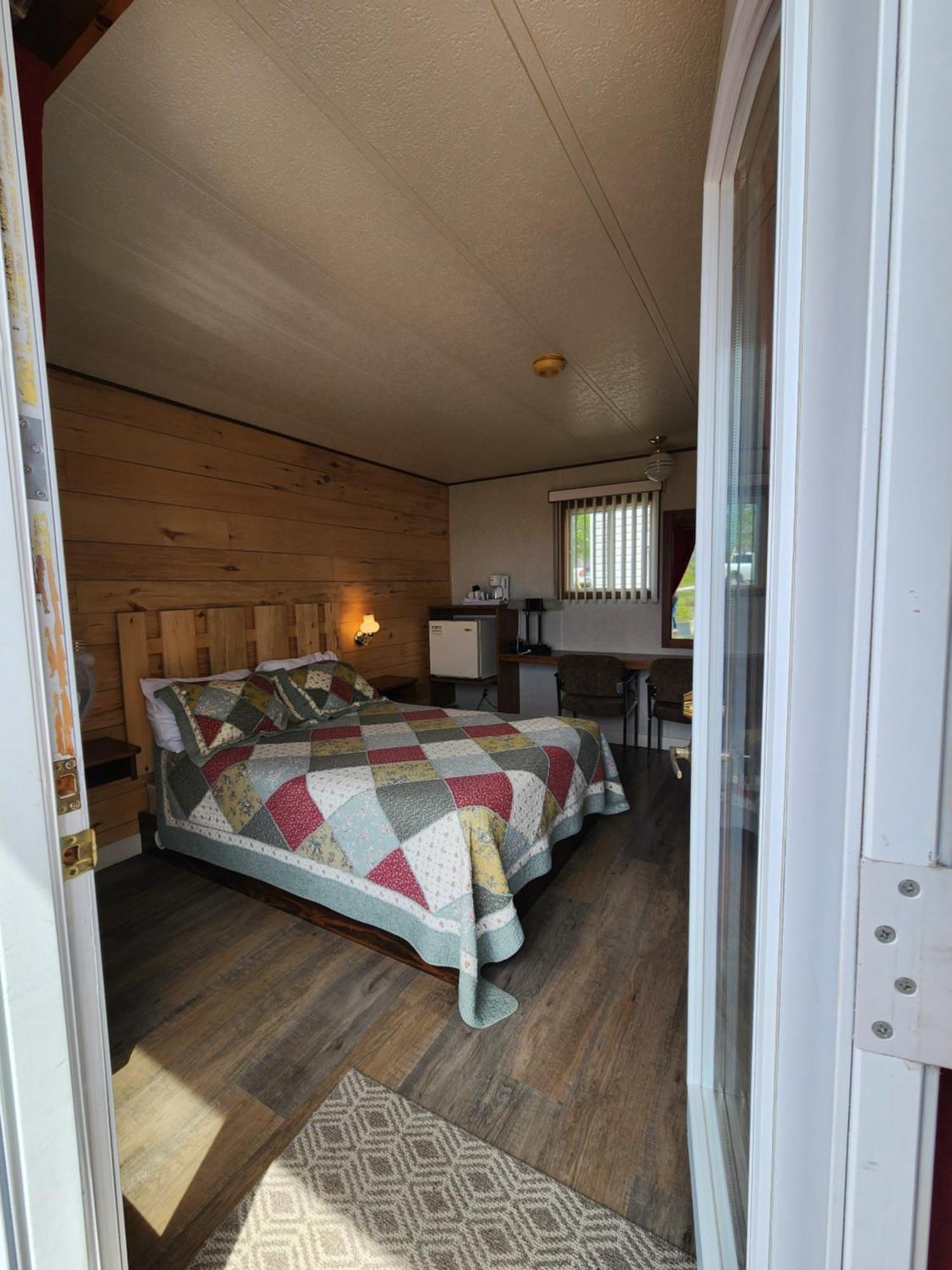 Motel Et Chalets Bo-Fleuve Evangeline Saint-Siméon エクステリア 写真