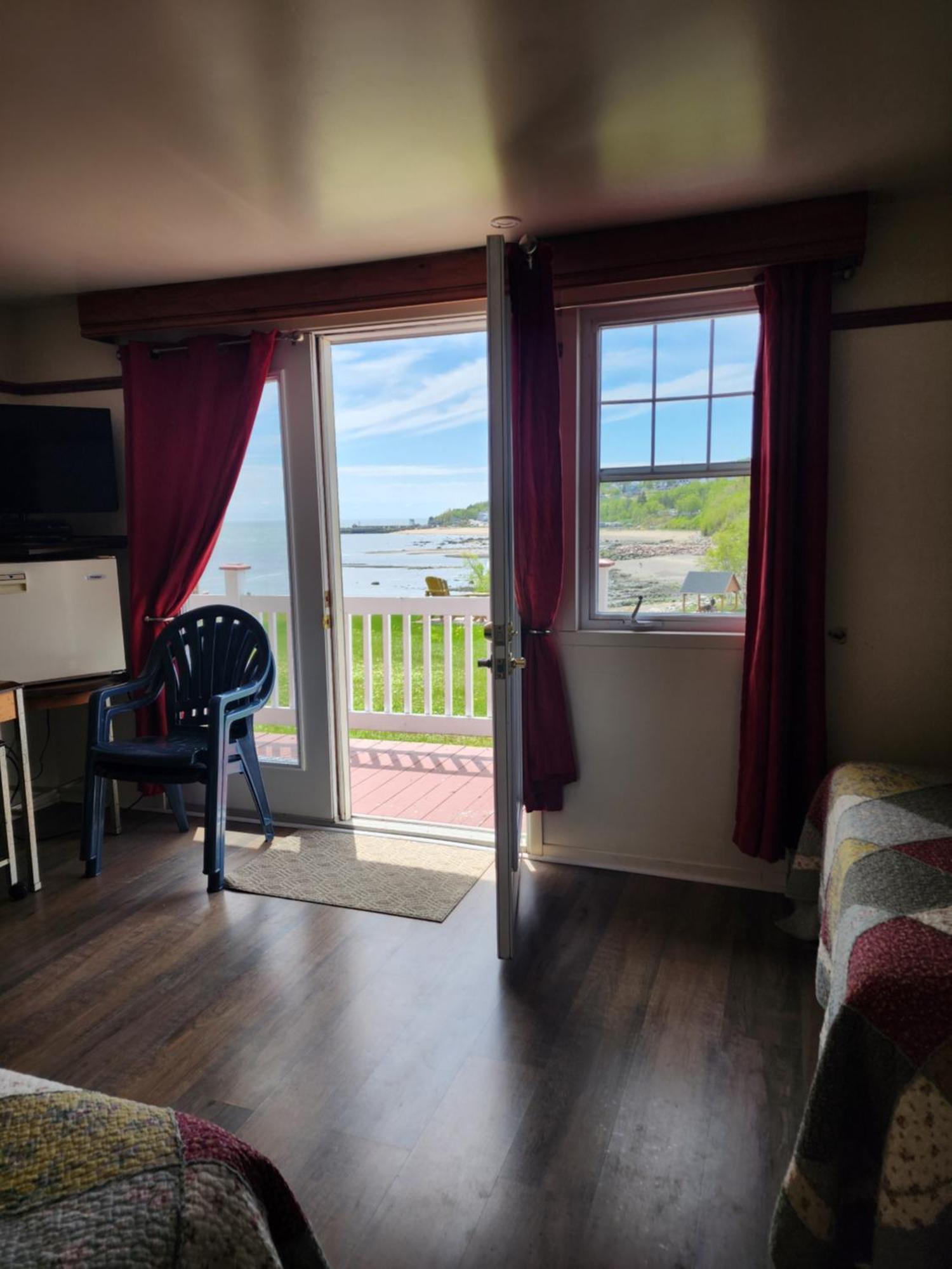 Motel Et Chalets Bo-Fleuve Evangeline Saint-Siméon エクステリア 写真