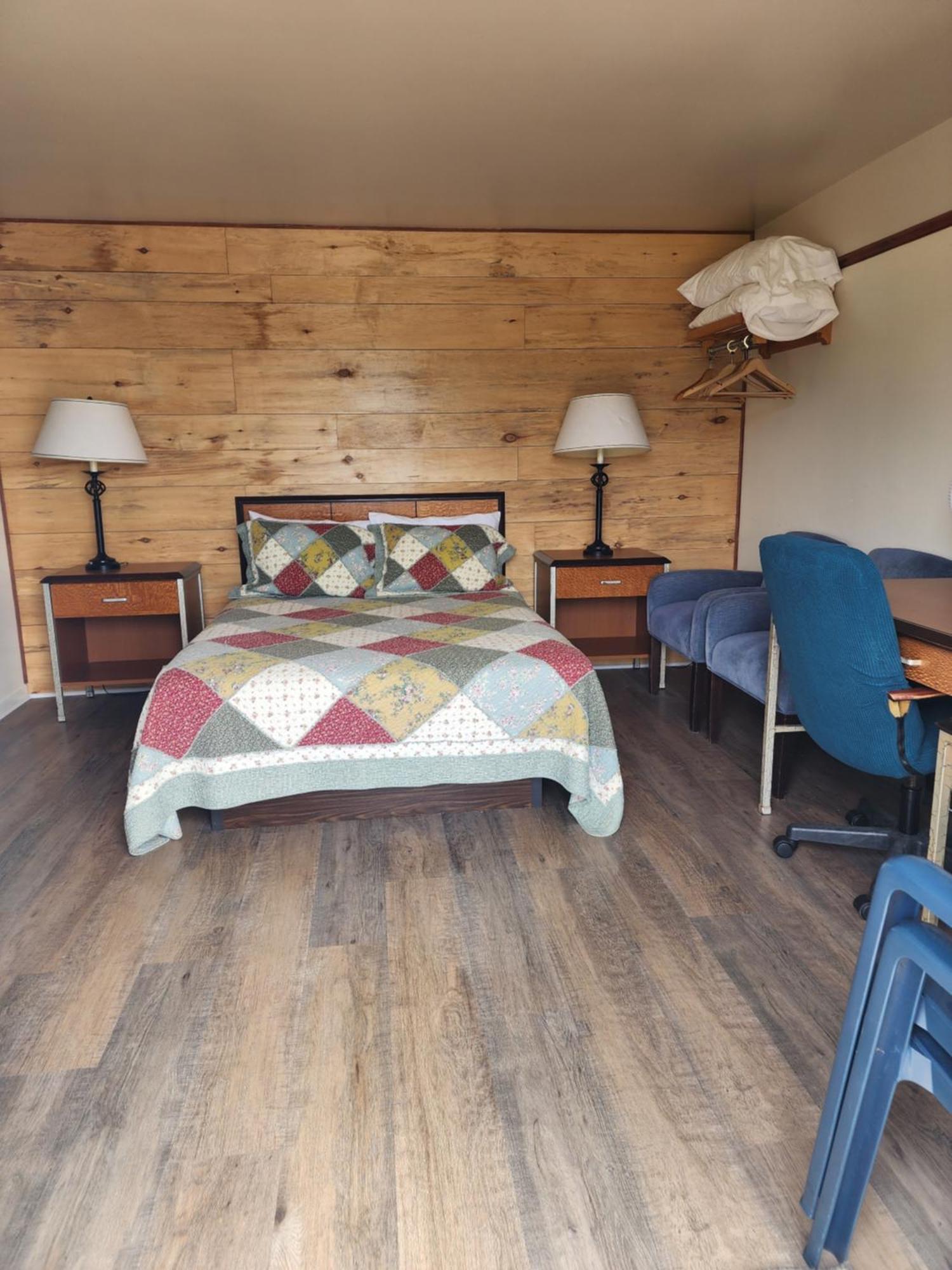 Motel Et Chalets Bo-Fleuve Evangeline Saint-Siméon エクステリア 写真
