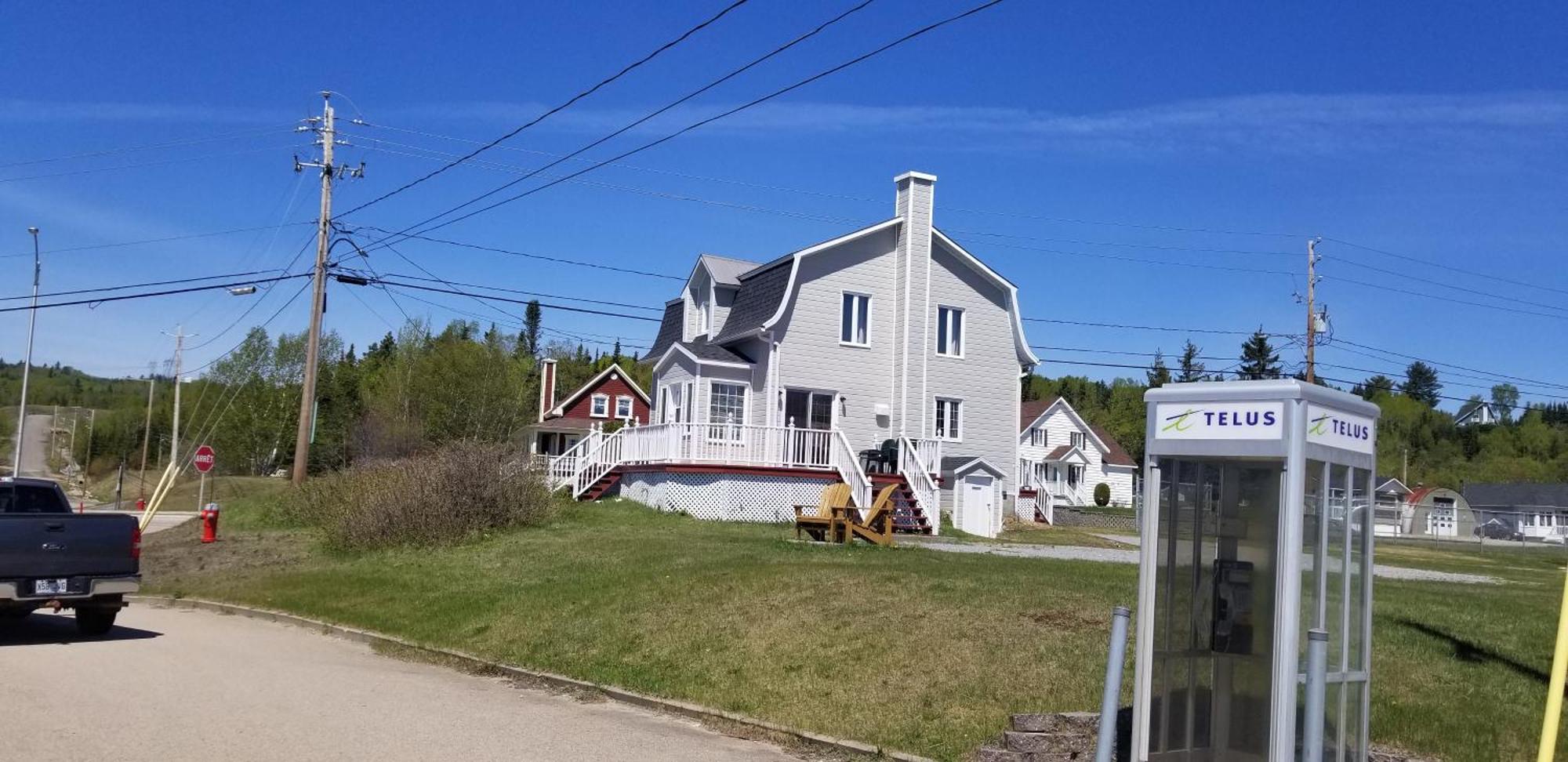 Motel Et Chalets Bo-Fleuve Evangeline Saint-Siméon エクステリア 写真