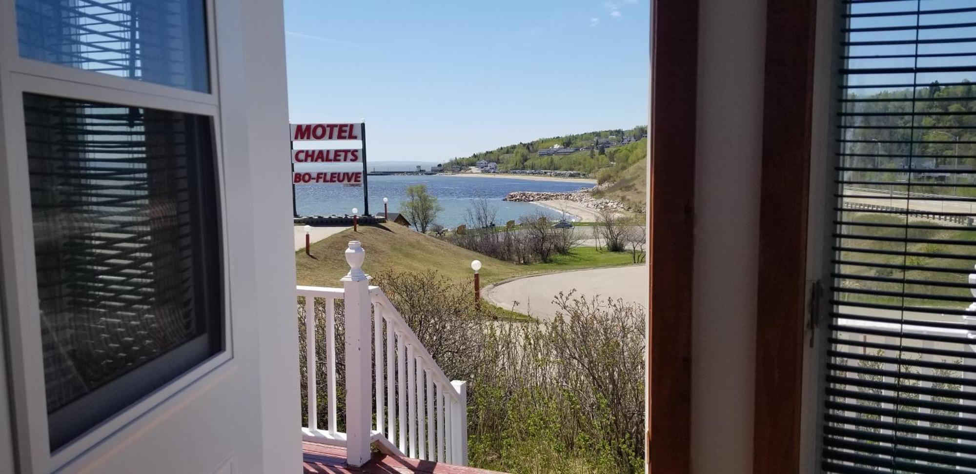 Motel Et Chalets Bo-Fleuve Evangeline Saint-Siméon エクステリア 写真