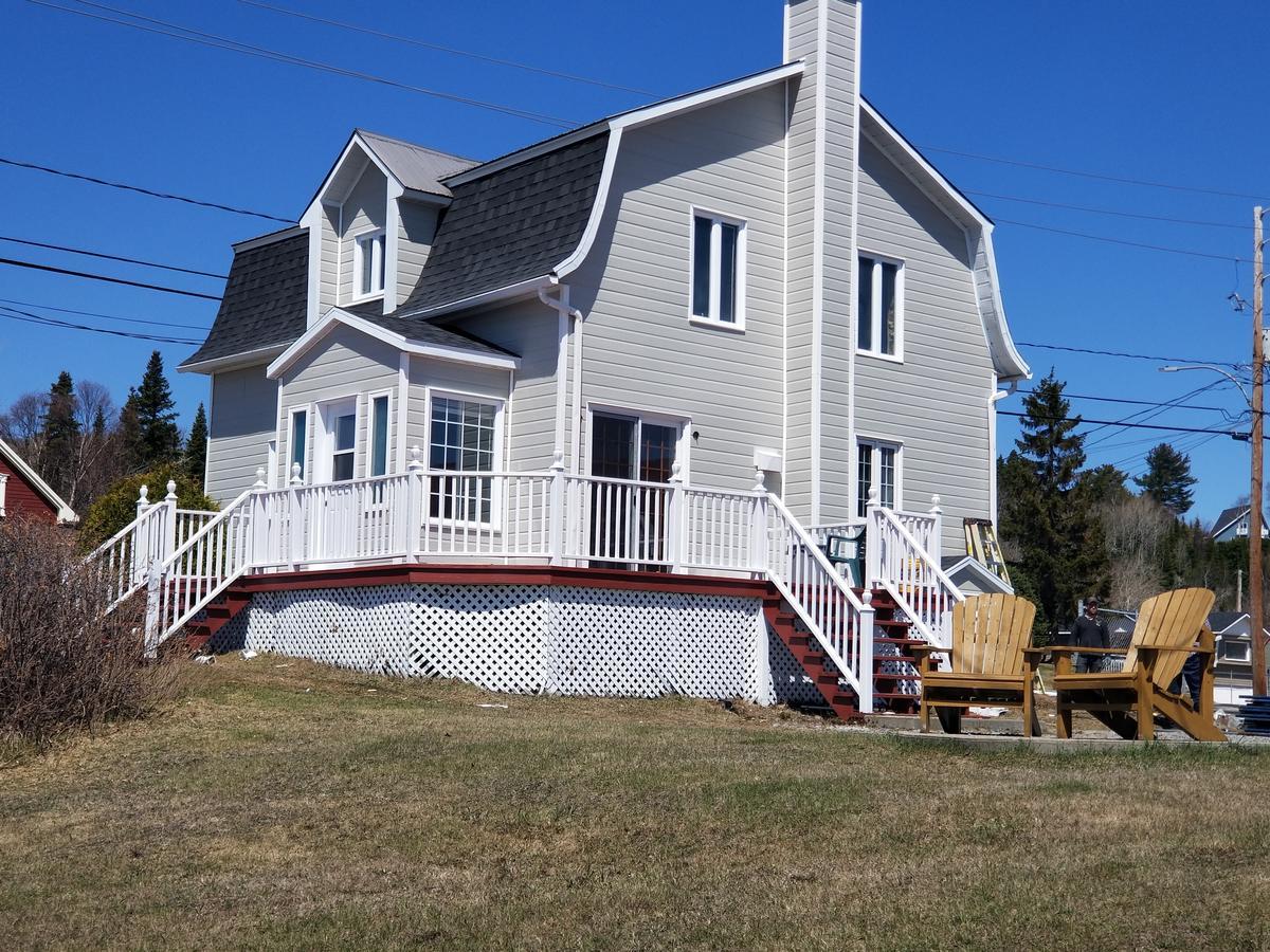 Motel Et Chalets Bo-Fleuve Evangeline Saint-Siméon エクステリア 写真